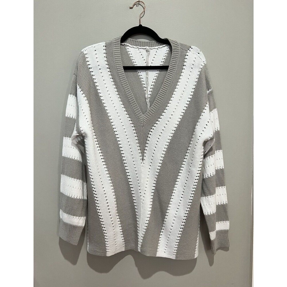 Amazon Brand Asvivid Grey and White V-Neck Pullover Sweater - Large